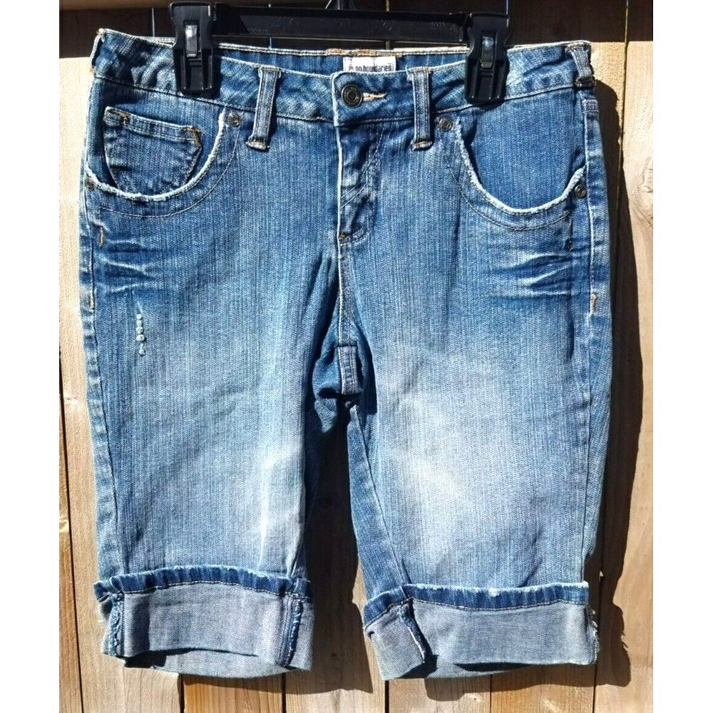 345 Distressed Blue Jean Capri No Boundaries Juniors Size 7